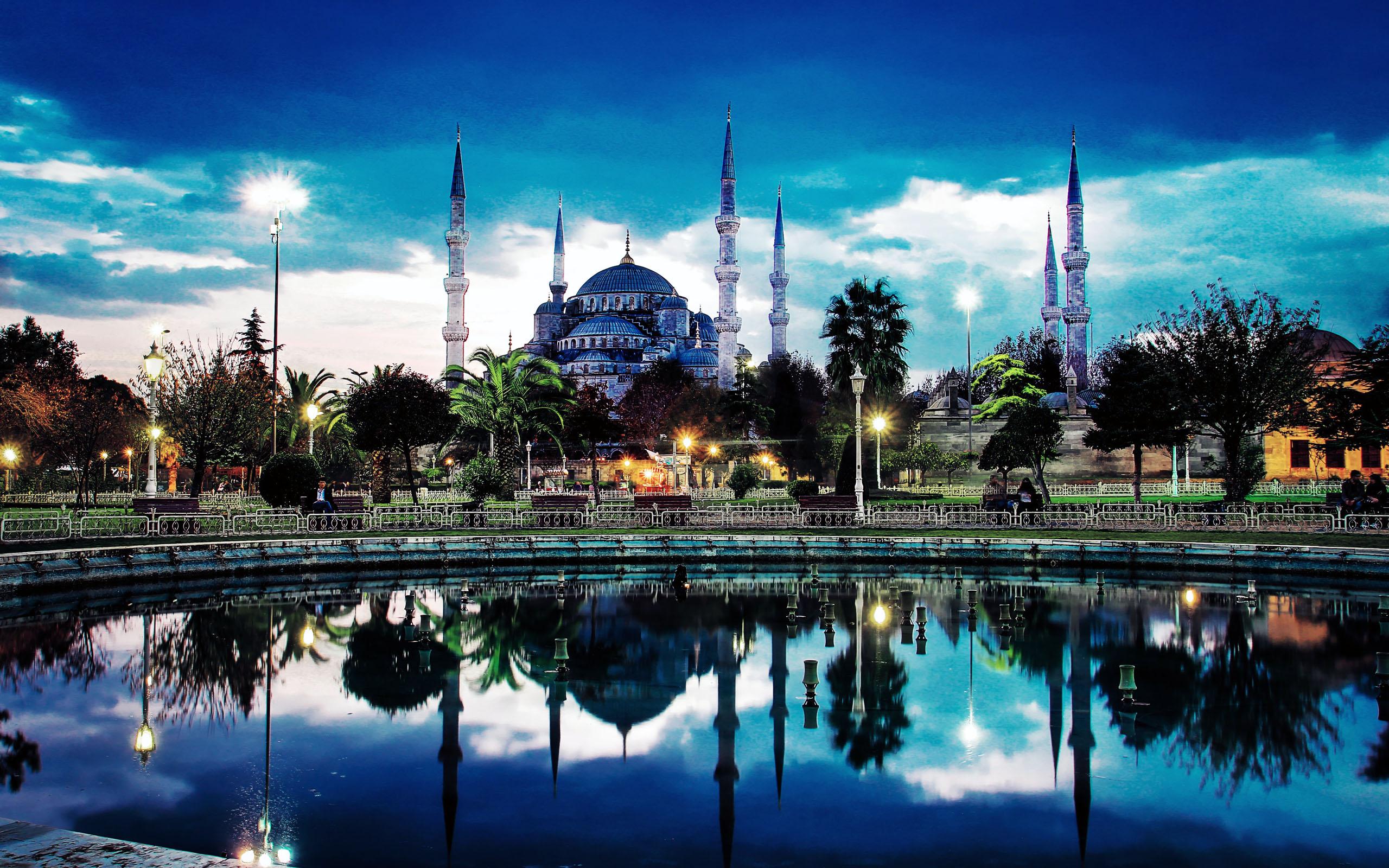 istanbul blue mosque lake view