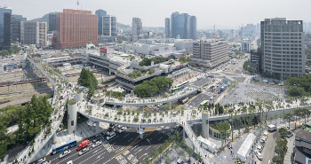 a hanging footpath above a huge lane in city center seoul, south korea